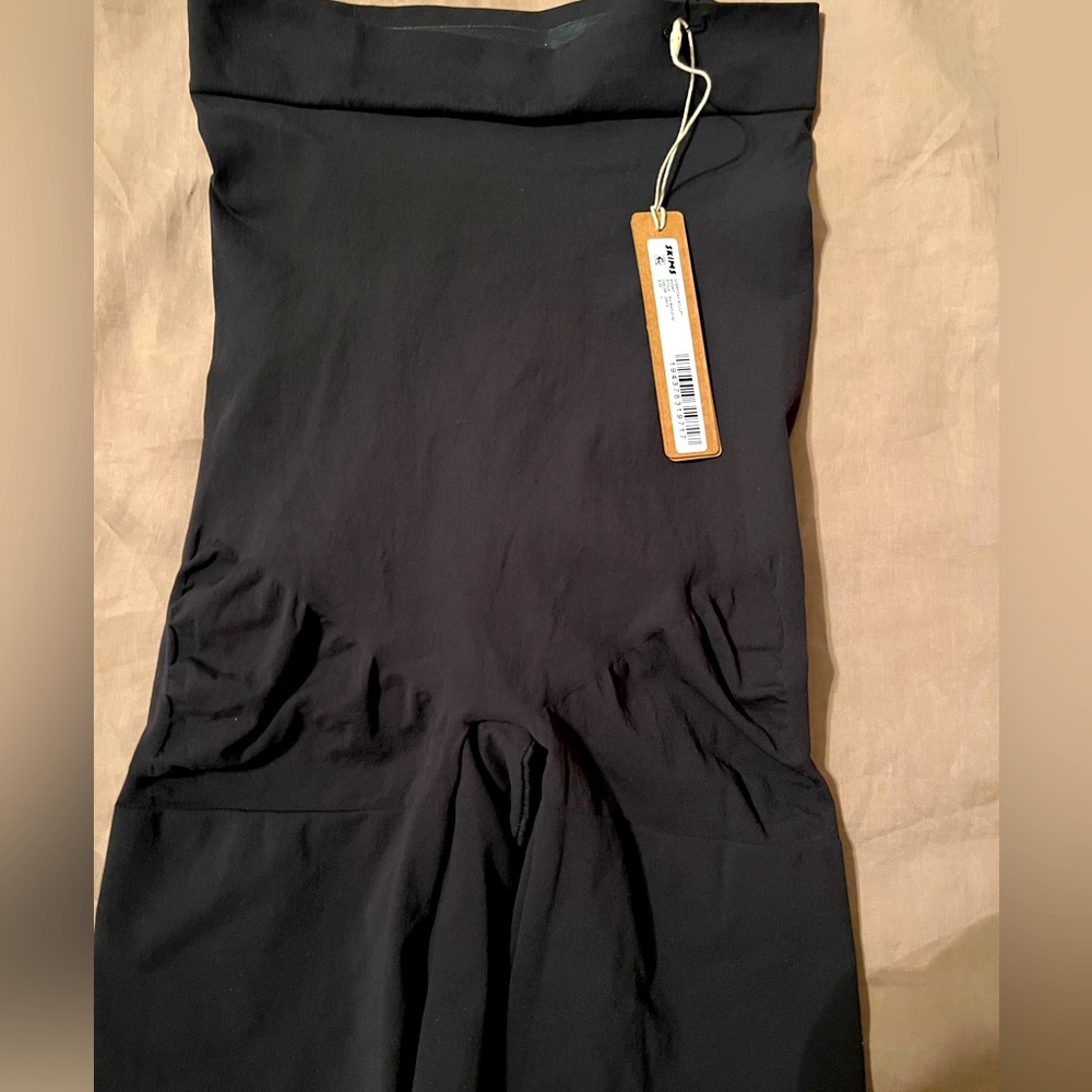 SKIMS everyday sculpt short in color Onyx